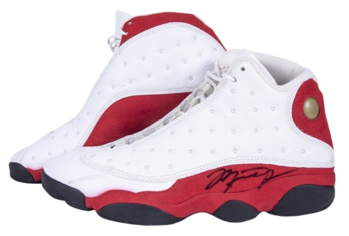 1998 Michael Jordan Signed Air Jordan XIII Sneakers (Beckett)